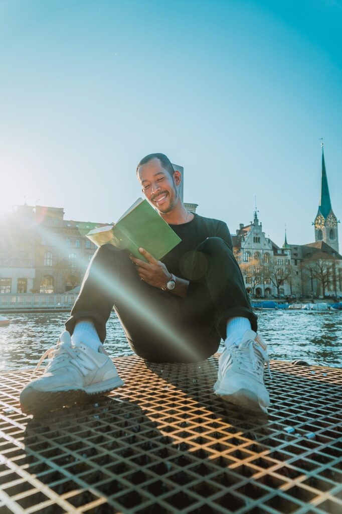 a book, read, form, training, skepticism, view, expand, in the book to read, criticize, critics, young man, green, read a book, school, to learn, knowledge, study, literature, books, wisdom, open, laugh, happy, read out, expand, expand, expand, expand, expand, study